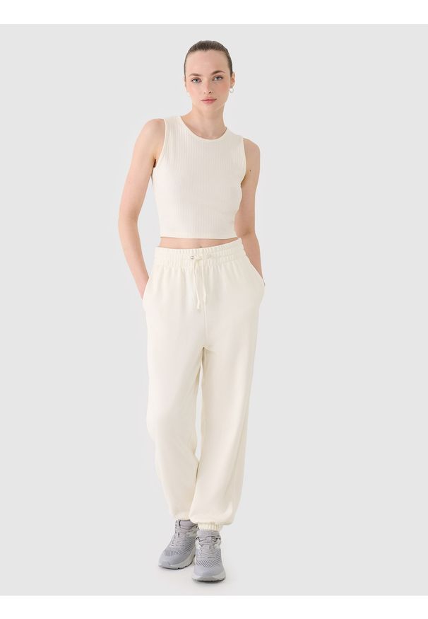 4f - 4F Crop top dzianinowy damski - biały M. Kolor: biały. Materiał: dzianina. Długość rękawa: na ramiączkach. Wzór: prążki, jednolity