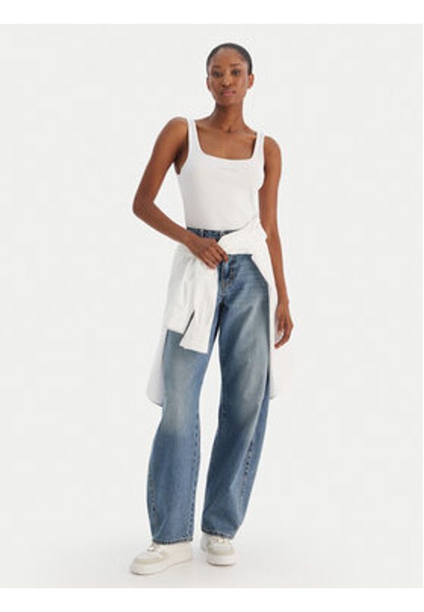 Calvin Klein Jeans Top Monologo Scoop Nk Rib LV047A804G Biały Slim Fit. Kolor: biały. Materiał: bawełna