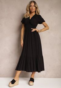 Renee - Czarna Boho Sukienka z Bawełny o Kopertowym Fasonie Rissatina. Okazja: do pracy. Typ kołnierza: dekolt w kształcie V. Kolor: czarny. Materiał: bawełna. Typ sukienki: kopertowe. Styl: boho