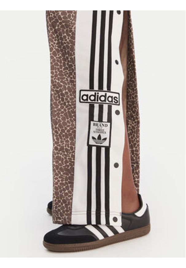 Adidas - adidas Spodnie dresowe Adibreak KD8820 Beżowy Loose Fit. Kolor: beżowy. Materiał: syntetyk