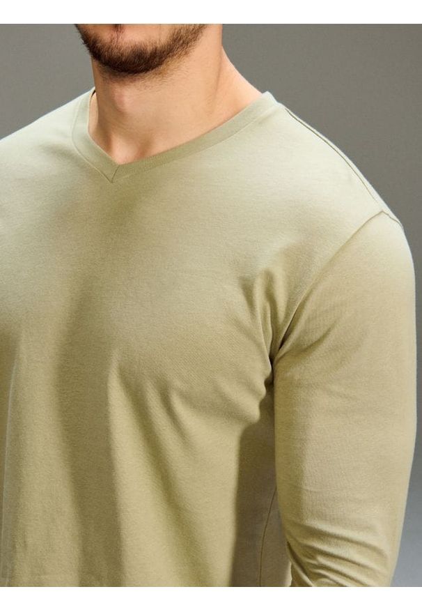 Sinsay - Bawełniana koszulka z długim rękawem i dekoltem V - zielony. Kolor: zielony. Materiał: bawełna. Długość rękawa: długi rękaw. Długość: długie