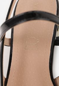 Renee - Czarne Sandały Vices Typu Slingback ze Skórzaną Wkładką i Metaliczną Ozdobą Milozi. Okazja: na co dzień. Zapięcie: sprzączka. Kolor: czarny. Materiał: skóra. Wzór: aplikacja. Sezon: lato. Styl: casual, klasyczny, elegancki #7