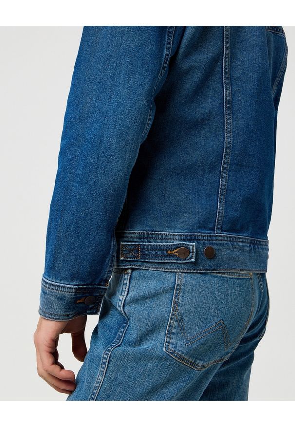 Wrangler - MĘSKA KURTKA JEANSOWA WRANGLER DENIM JACKET MYSTIC 112371358. Materiał: denim, jeans