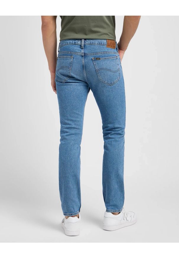 Lee - MĘSKIE SPODNIE JEANSOWE LEE RIDER DOWNTOWN 112342258. Okazja: na co dzień. Styl: klasyczny, casual, elegancki