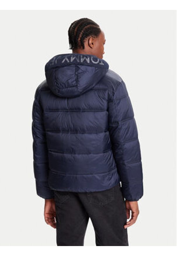 Tommy Jeans Kurtka zimowa DM0DM22044 Granatowy Regular Fit. Kolor: niebieski. Materiał: syntetyk. Sezon: zima