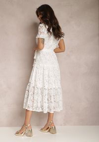 Renee - Biała Sukienka Caneope. Kolor: biały. Materiał: tkanina, materiał, koronka. Długość rękawa: krótki rękaw. Typ sukienki: kopertowe. Długość: midi #3