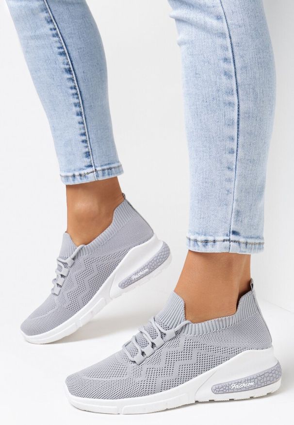 Born2be - Szare Buty Sportowe Amathousa. Zapięcie: bez zapięcia. Kolor: szary. Materiał: materiał. Szerokość cholewki: normalna. Wzór: aplikacja