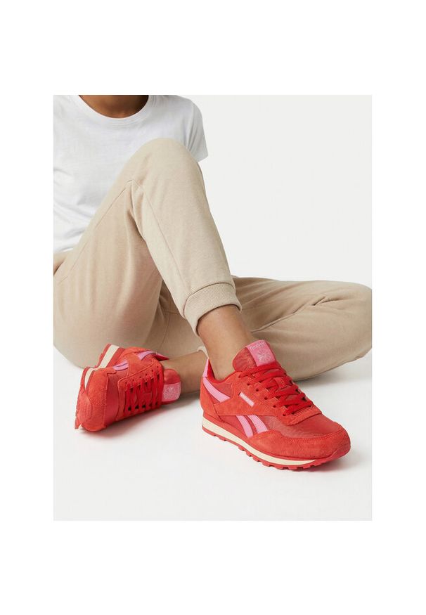 Sneakersy Reebok. Kolor: czerwony. Model: Reebok Classic