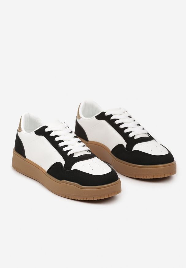 Renee - Czarne Casualowe Sneakersy na Płaskiej Podeszwie z Perforacją Theneria. Okazja: na co dzień. Kolor: czarny. Materiał: jeans. Obcas: na płaskiej podeszwie