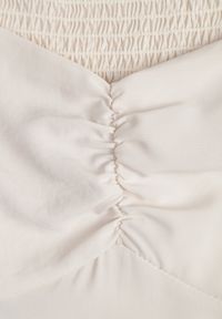 Born2be - Beżowa Koktajlowa Sukienka Typu Hiszpanka z Rozcięciem Vikita. Typ kołnierza: dekolt hiszpanka. Kolor: beżowy. Długość rękawa: krótki rękaw. Styl: wizytowy #2