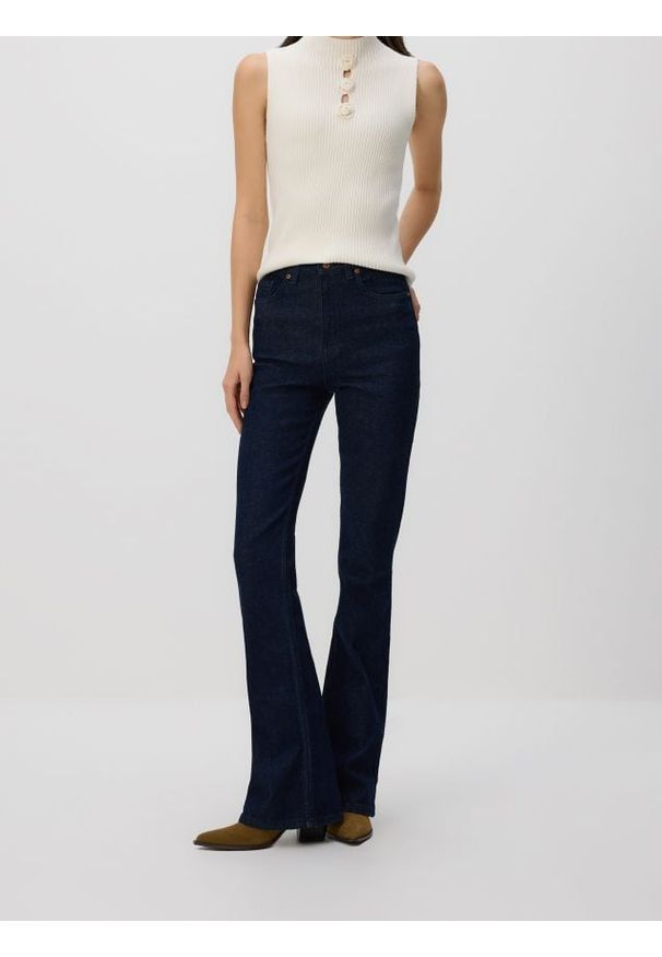 Reserved - Jeansy flare z wysokim stanem - granatowy. Stan: podwyższony. Kolor: niebieski