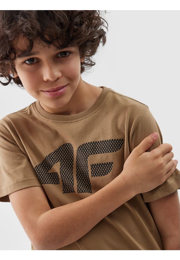 4f - 4F T-shirt z nadrukiem chłopięcy - beżowy 164 (13-14 lat). Okazja: na co dzień. Kolor: beżowy. Materiał: bawełna, jersey, dzianina. Długość rękawa: krótki rękaw. Długość: krótkie. Wzór: nadruk. Sezon: lato. Styl: sportowy, casual