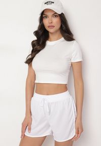 Born2be - Biały T-shirt z Wiskozą o Dopasowanym Kroju Typu Crop Top Folirra. Okazja: na co dzień. Kolor: biały. Materiał: wiskoza. Styl: klasyczny, casual