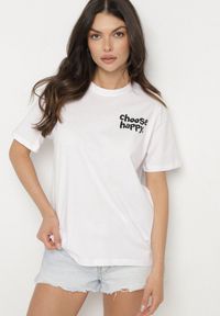 Born2be - Biało-Fioletowy Bawełniany T-shirt z Napisami Hallena. Okazja: na co dzień, na spotkanie biznesowe. Kolor: biały. Materiał: bawełna. Wzór: napisy. Styl: biznesowy, klasyczny, elegancki, casual