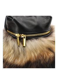 Luka-Pelli - Brązowa Torebka Luka Pelli Plecaczek Z Naturalnym Futrem Z Jenota. Kolor: brązowy. Wzór: gładki. Sezon: zima. Materiał: futrzane. Styl: casual, elegancki. Rodzaj torebki: przez ramię #2