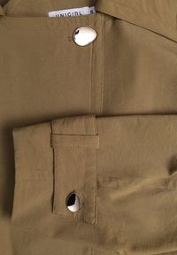 Renee - Zielona Kurtka z Bawełny i Wiskozy o Fasonie Krótkiego Trencza Abicara. Okazja: na co dzień. Typ kołnierza: kaptur. Kolor: zielony. Materiał: wiskoza, bawełna. Długość: krótkie. Styl: casual #5