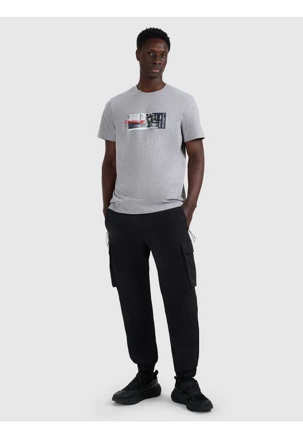 4f - 4F T-shirt regular z nadrukiem męski - szary L. Okazja: na co dzień. Kolor: szary. Materiał: bawełna, materiał. Wzór: nadruk. Styl: casual
