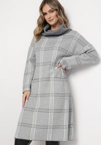 Born2be - Szara Sukienka Dzianinowa z Szerokim Golfem Racba. Okazja: na co dzień. Typ kołnierza: golf. Kolekcja: plus size. Kolor: szary. Materiał: dzianina. Typ sukienki: dla puszystych. Styl: casual, elegancki #1