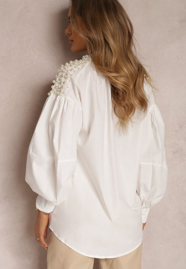 Renee - Biała Koszula Teepey. Typ kołnierza: kołnierzyk stójkowy. Kolor: biały. Styl: elegancki