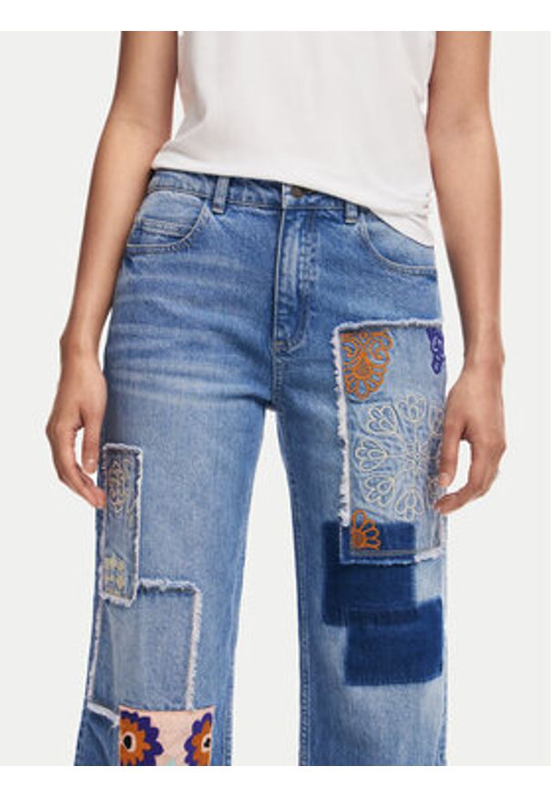 Desigual Jeansy Mila 24WWDD97 Niebieski Straight Fit. Kolor: niebieski