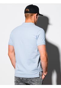 Ombre Clothing - Koszulka męska polo z dzianiny pique - jasnoniebieski V17 S1374 - XXL. Typ kołnierza: polo. Kolor: niebieski. Materiał: dzianina. Wzór: haft. Styl: klasyczny