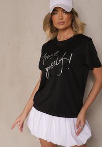 Renee - Czarny T-shirt Zdobiony Napisem z Brokatem Tezilea. Okazja: na spacer. Kolor: czarny. Materiał: jeans. Wzór: napisy, aplikacja #4