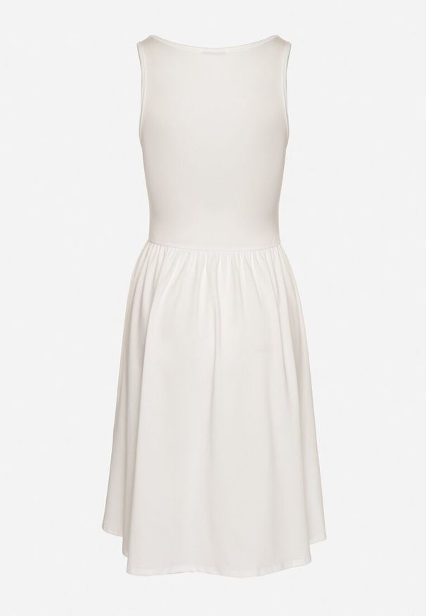 Born2be - Biała Sukienka z Wiskozą o Rozkloszowanym Kroju Edivane. Okazja: na co dzień. Kolor: biały. Materiał: wiskoza. Długość rękawa: na ramiączkach. Sezon: wiosna, lato. Typ sukienki: rozkloszowane. Styl: casual