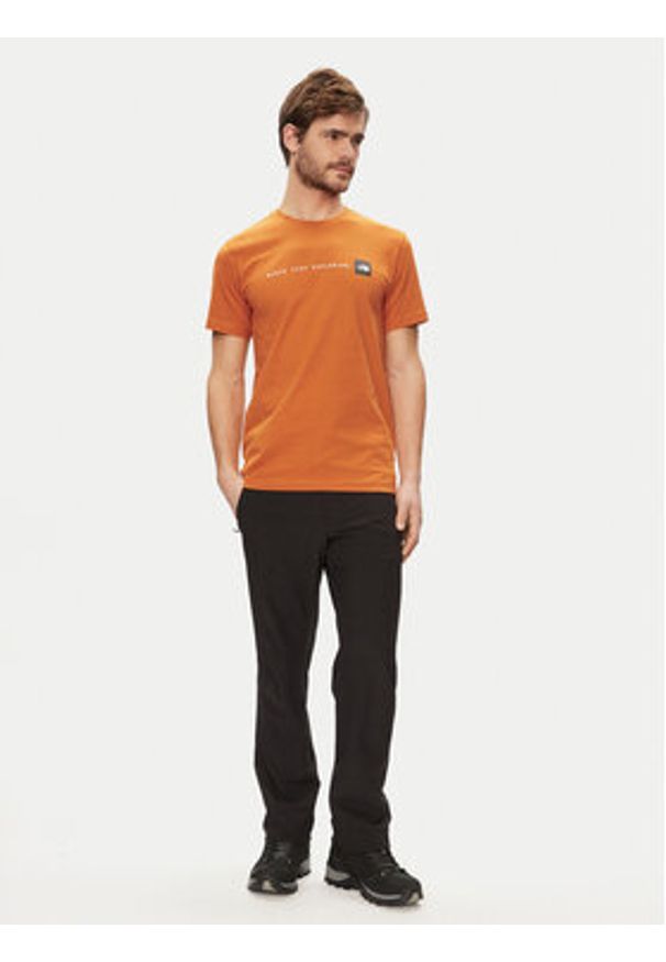 The North Face T-Shirt Never Stop NF0A87NS Pomarańczowy Regular Fit. Kolor: pomarańczowy. Materiał: bawełna