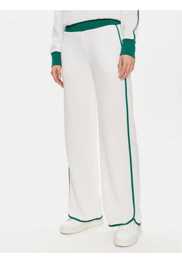 Guess Spodnie dresowe V4GB02 KBFB2 Zielony Regular Fit. Kolor: zielony. Materiał: syntetyk