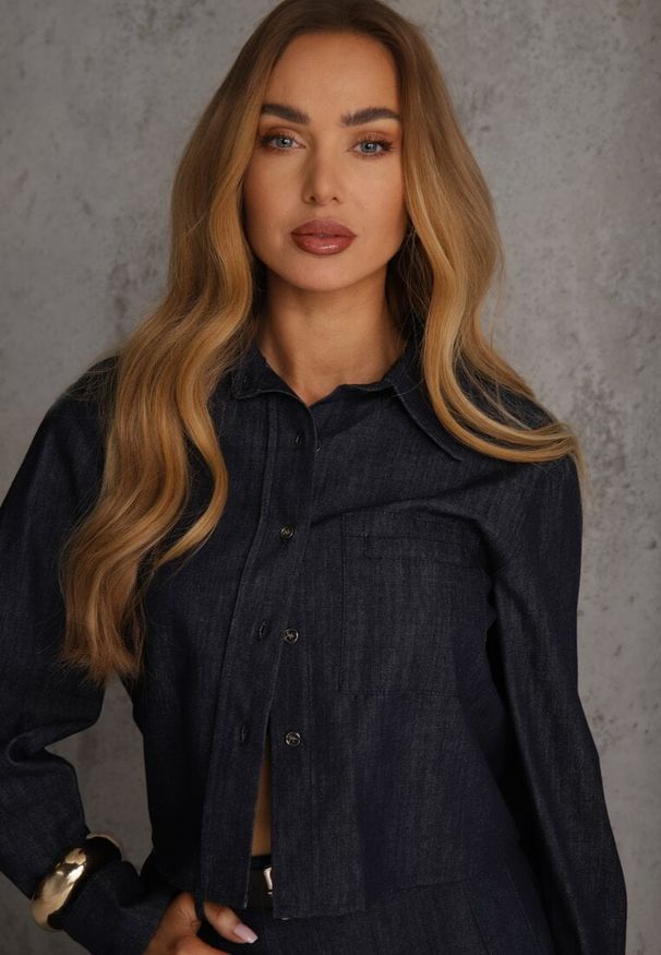 Renee - Granatowy Komplet z Bawełniano-Wiskozowej Imitacji Jeansu z Koszulą i Spódnicą z Paskiem Andaig. Kolor: niebieski. Materiał: wiskoza, bawełna, jeans