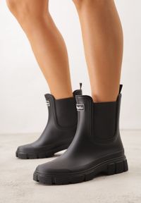 Born2be - Czarne Kalosze o Fasonie Sztybletów z Antypoślizgową Podeszwą Uemaeno. Okazja: na co dzień. Kolor: czarny. Materiał: jeans. Styl: casual, klasyczny #1