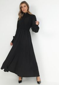Born2be - Czarna Sukienka Laodyle. Typ kołnierza: kołnierzyk stójkowy. Kolor: czarny. Materiał: poliester, koronka, tkanina. Długość rękawa: długi rękaw. Wzór: ażurowy. Styl: retro, elegancki. Długość: maxi #1