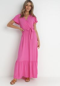 Born2be - Fuksjowa Sukienka Diomeira. Kolor: różowy. Materiał: tkanina. Wzór: jednolity, gładki. Typ sukienki: kopertowe. Styl: klasyczny, elegancki. Długość: maxi
