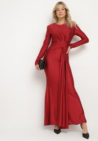 Born2be - Bordowa Sukienka Koktajlowa o Dopasowanym Kroju z Cyrkoniami i Marszczeniem w Talii Issalina. Okazja: na imprezę. Kolor: czerwony. Długość rękawa: długi rękaw. Wzór: aplikacja. Typ sukienki: dopasowane. Styl: wizytowy #7