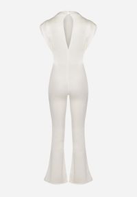 Born2be - Biały Kombinezon z Rozszerzanymi Nogawkami i Poduszkami w Ramionach Atearai. Okazja: na co dzień. Kolor: biały. Długość rękawa: krótki rękaw. Długość: krótkie. Styl: elegancki, casual #6