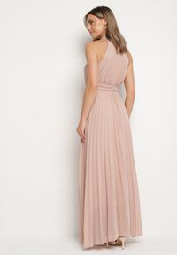 Born2be - Ciemnoróżowa Plisowana Sukienka Maxi z Gumką w Pasie i Rozkloszowanym Dołem Tehe. Kolor: różowy. Materiał: tkanina, materiał. Długość: maxi
