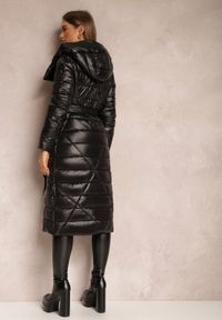 Renee - Czarna Kurtka za Kolano z Wiązanym Paskiem i Kapturem Feome. Okazja: na co dzień. Kolor: czarny. Materiał: tkanina. Styl: klasyczny, casual