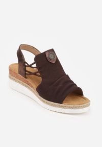 Born2be - Brązowe Sandały na Koturnie z Marszczoną Cholewką i Metaliczną Aplikacją Teodlar. Zapięcie: bez zapięcia. Kolor: brązowy. Materiał: jeans, len. Wzór: aplikacja. Sezon: lato. Obcas: na koturnie. Styl: boho. Wysokość obcasa: średni #4
