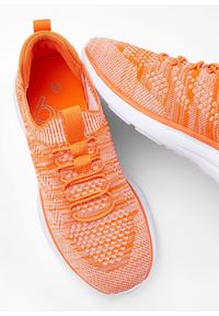 bonprix - Wygodne sneakersy wsuwane z miękkiego materiału. Zapięcie: bez zapięcia. Kolor: pomarańczowy. Materiał: materiał #3