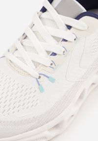 Renee - Białe Siateczkowe Buty Sportowe na Podeszwie z Otworami Quilvia. Okazja: na co dzień. Kolor: biały. Materiał: materiał #7