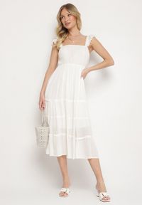 Born2be - Biała Wiskozowa Sukienka na Ramiączkach Zdobiona Metaliczną Nicią Iffrisse. Okazja: na co dzień. Kolor: biały. Materiał: wiskoza. Długość rękawa: na ramiączkach. Wzór: aplikacja. Styl: casual #3