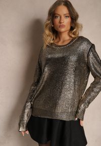 Renee - Czarno-Złoty Klasyczny Sweter o Pudełkowym Kroju Ozdobiony Metalicznym Połyskiem Evaniae. Okazja: na co dzień. Kolor: czarny. Wzór: aplikacja. Styl: klasyczny