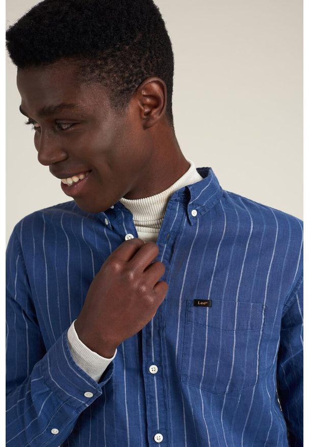 Lee - LEE REFINED BUTTON DOWN BLUEPRINT L882HLLH 112123589. Typ kołnierza: button down