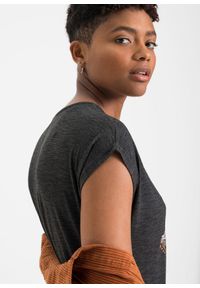 bonprix - T-shirt z miękkiego materiału z domieszką wiskozy. Kolor: czarny. Materiał: wiskoza, materiał. Długość: długie #3