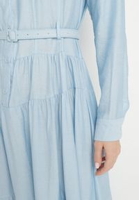 Born2be - Niebieska Wiskozowa Sukienka Ozdobiona Paskiem i Guzikami Ronitte. Okazja: na co dzień. Kolor: niebieski. Materiał: wiskoza. Wzór: aplikacja. Sezon: wiosna, lato. Styl: casual, elegancki, klasyczny #4