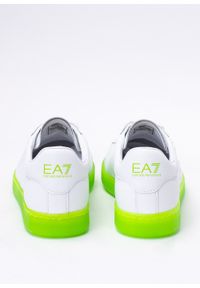 Sneakersy męskie białe EA7 Emporio Armani X8X001 XK254 Q674. Okazja: do pracy, na spacer, na co dzień. Kolor: biały. Sport: turystyka piesza