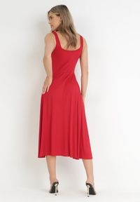Born2be - Czerwona Rozkloszowana Sukienka Midi na Szerokich Ramiączkach z Okrągłym Dekoltem Zateni. Kolor: czerwony. Materiał: materiał. Długość rękawa: na ramiączkach. Wzór: gładki. Typ sukienki: rozkloszowane. Długość: midi #4