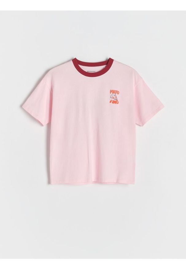 Reserved - T-shirt z nadrukiem na plecach - czerwony. Kolor: czerwony. Materiał: bawełna. Wzór: nadruk