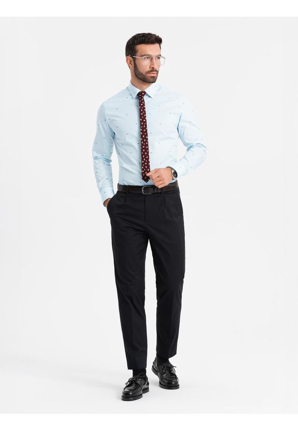 Ombre Clothing - Klasyczna męska bawełniana koszula SLIM FIT w rybki - błękitna V4 OM-SHCS-0156 - XXL. Typ kołnierza: kołnierzyk klasyczny. Kolor: niebieski. Materiał: bawełna. Długość rękawa: długi rękaw. Długość: długie. Wzór: nadruk. Styl: klasyczny