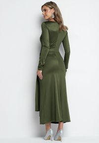 Born2be - Zielona Sukienka Koktajlowa Ozdobiona Wiązaniem i Wycięciem Vamizola. Okazja: na co dzień. Kolor: zielony. Wzór: aplikacja. Typ sukienki: proste. Styl: wizytowy #7